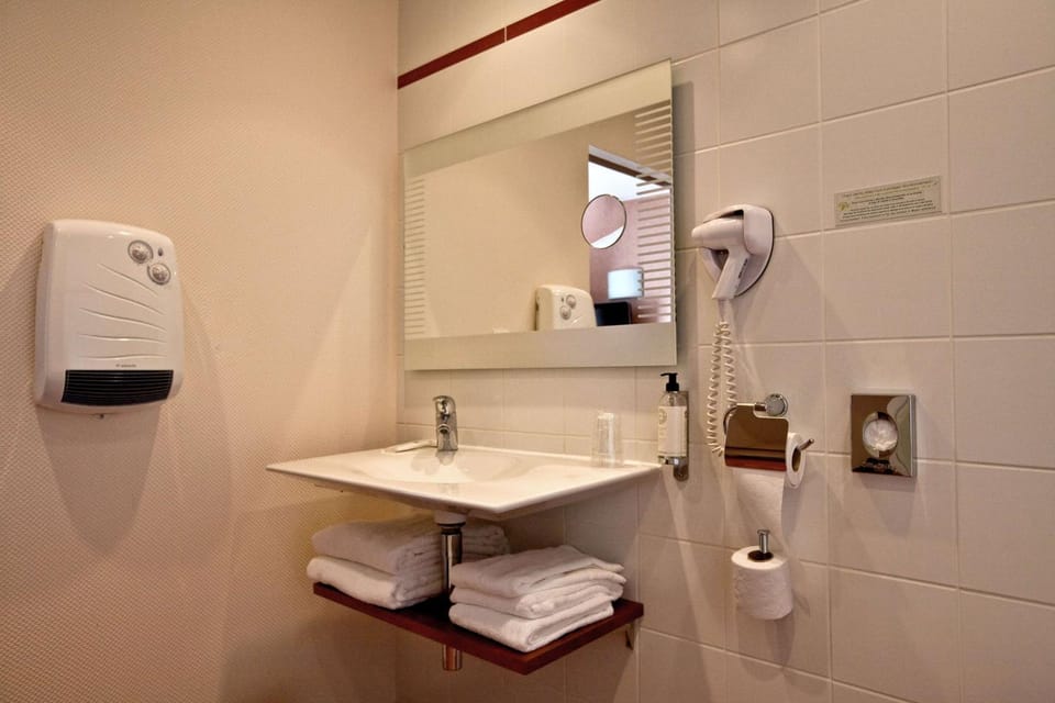 Photo of the whole room, On site