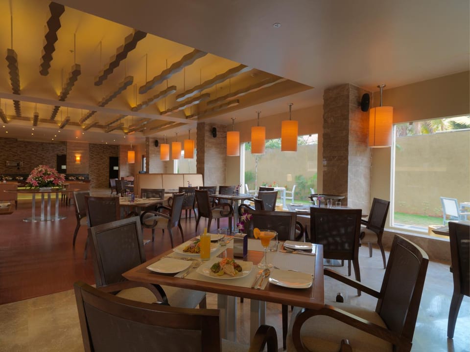 Restaurant/places to eat, Food and drinks, Lunch, Dinner, Drinks, Alcoholic drinks, Non alcoholic drinks