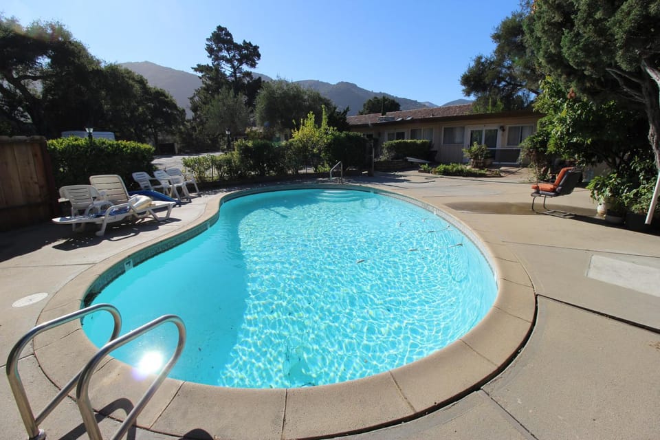 Property building, Spring, Day, Natural landscape, Garden, Mountain view, Pool view, Swimming pool, sunbed