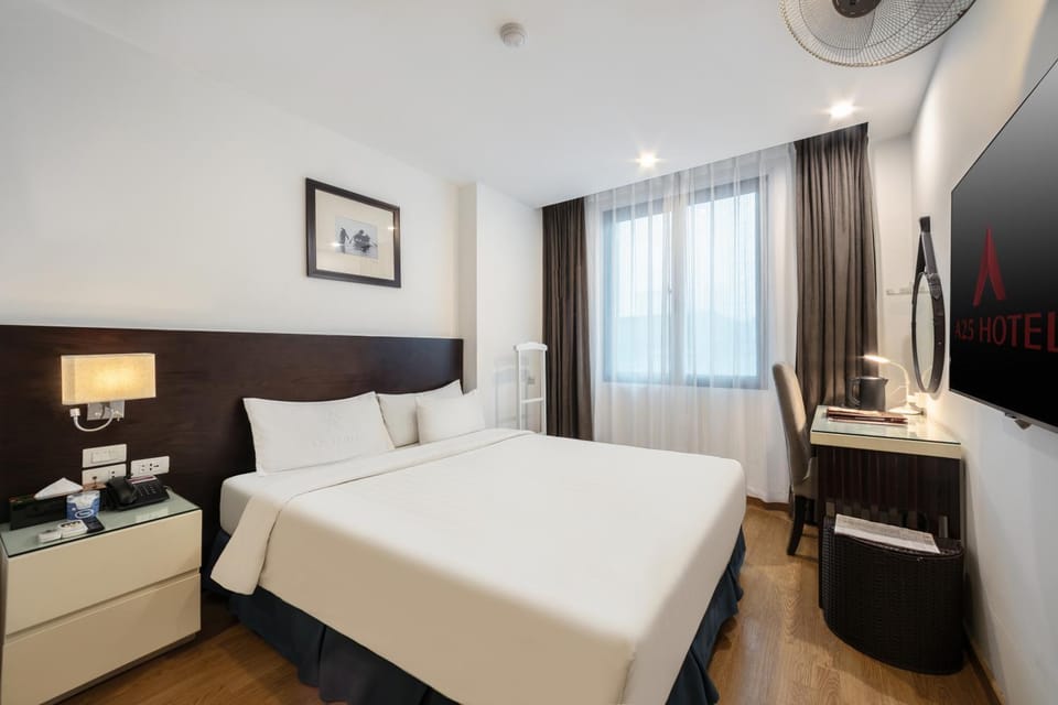Bed, TV and multimedia, Bedroom