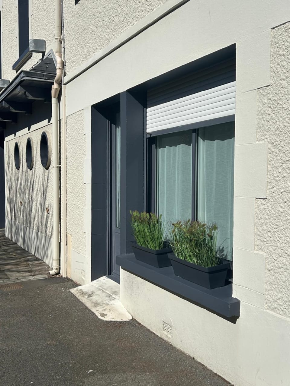 Property building, Quiet street view