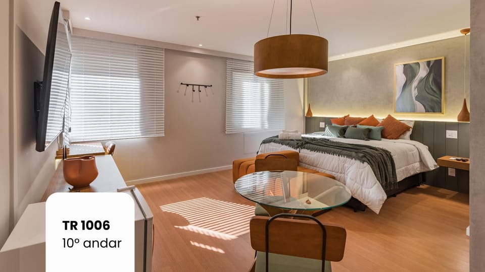 Bed, TV and multimedia, Photo of the whole room, Seating area, Bedroom