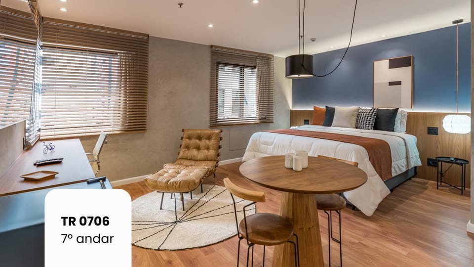 Bed, Photo of the whole room, Seating area, Bedroom, towels