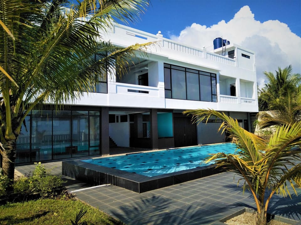 Mandabelle villa tanjung lesung banten Villa in Indonesia