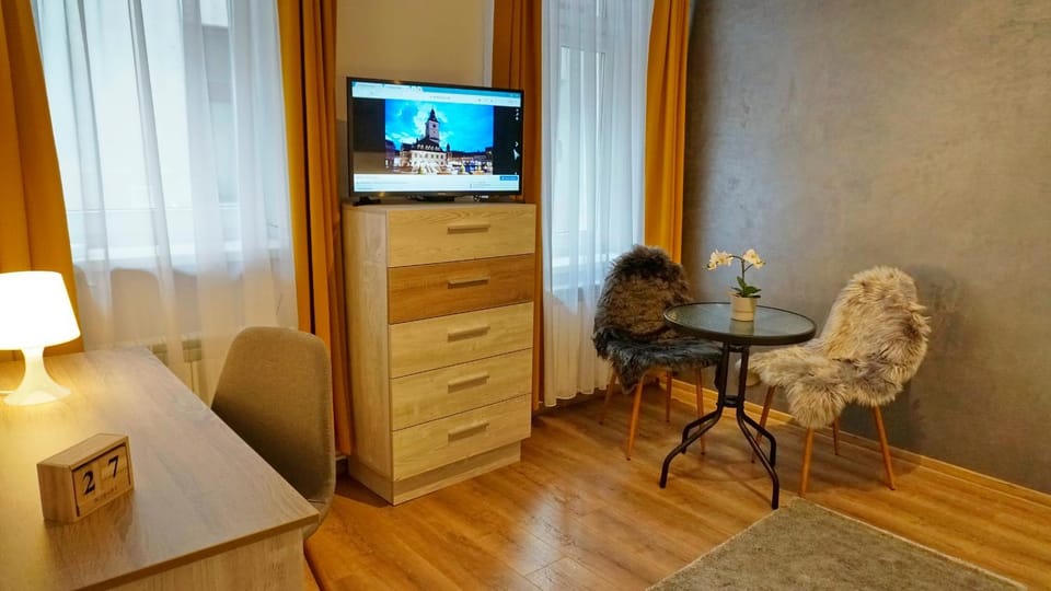 Communal lounge/ TV room, TV and multimedia, Living room, Seating area