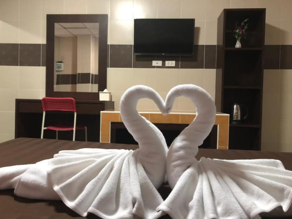 Bed, Dining area, Bedroom