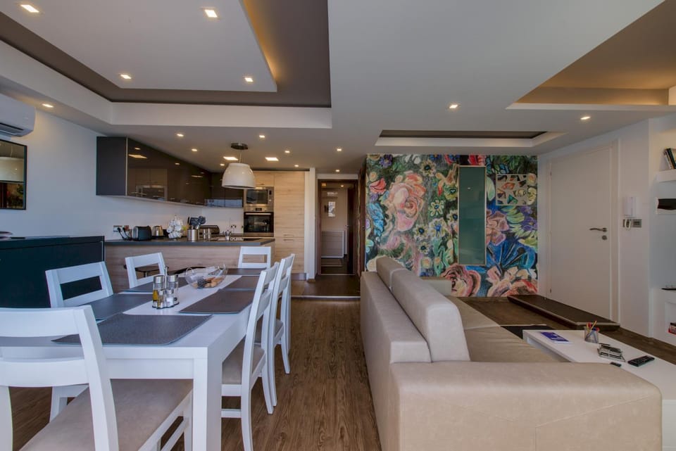 Living room, Seating area, Dining area