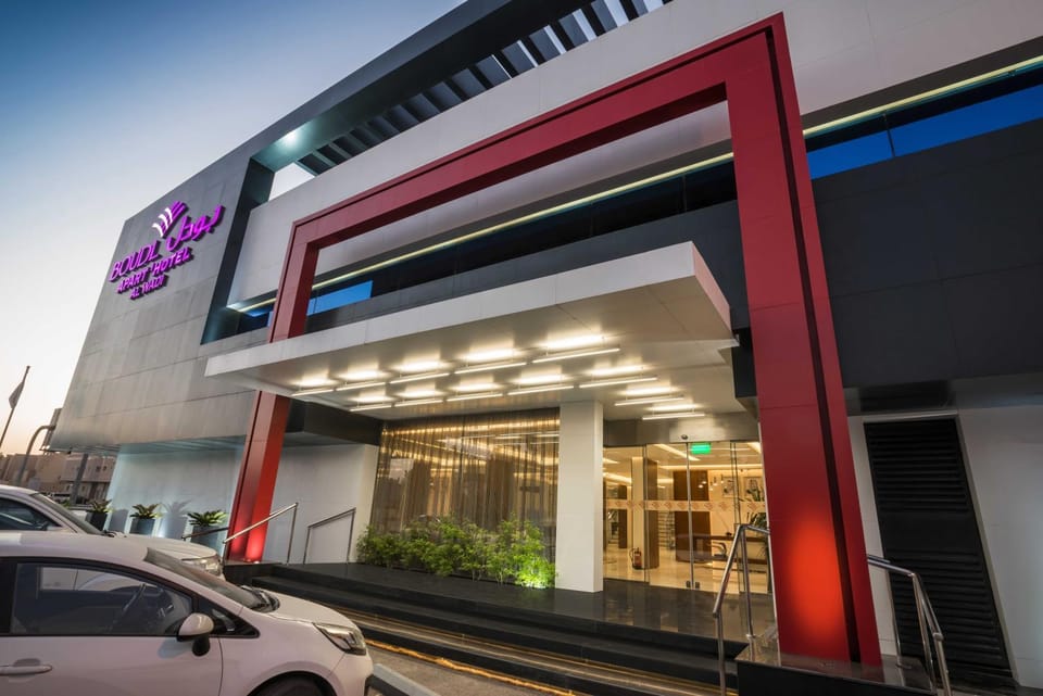 Property building, Facade/entrance, Property logo or sign