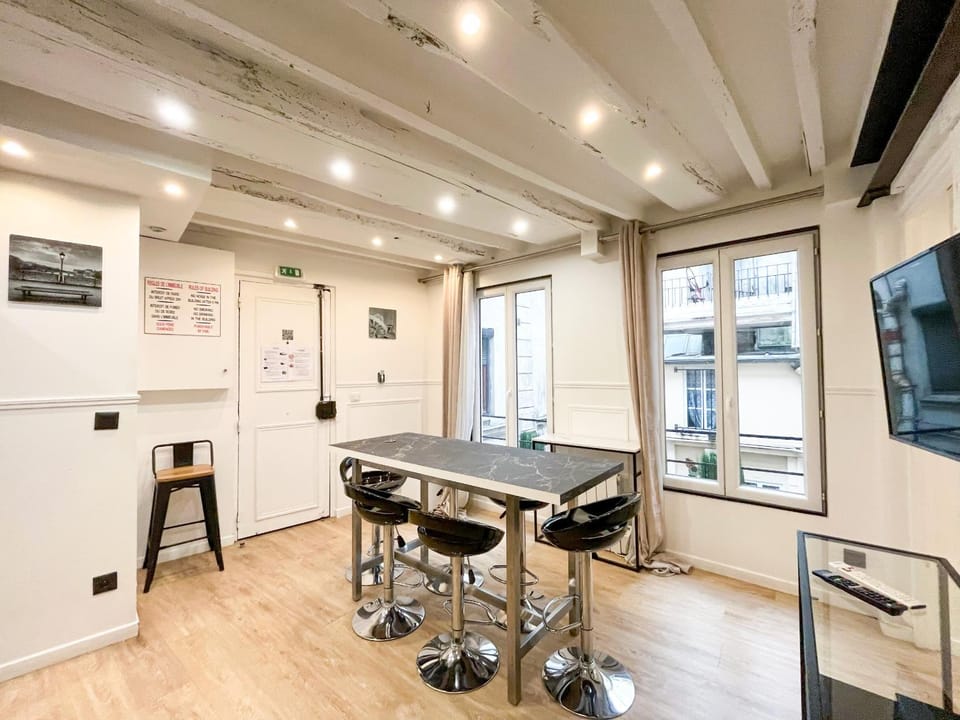 93 - Luxury Flat in Le Marais Apartment in Paris