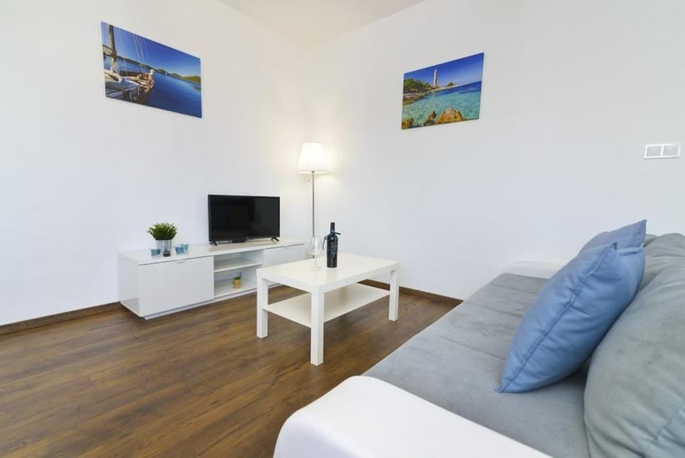 Apartment Dragana, Jezera, Island Murter Apartment in Tisno