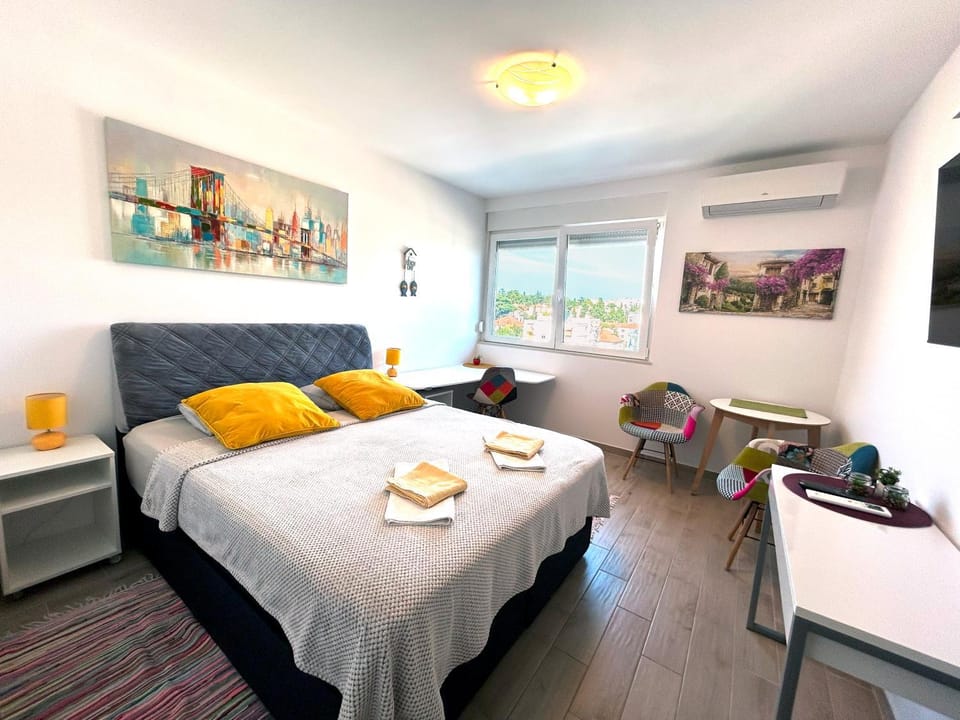 Bed, Bedroom