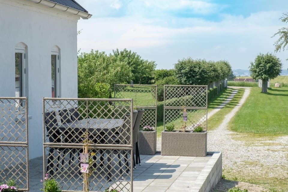 View (from property/room), Balcony/Terrace, Garden view