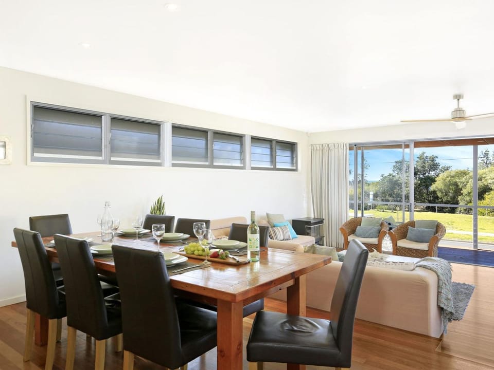 Isthmus on North Kiama Drive House in Kiama Downs