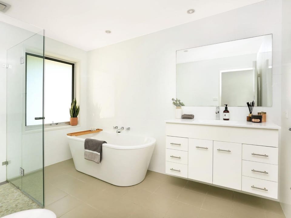 Isthmus on North Kiama Drive House in Kiama Downs