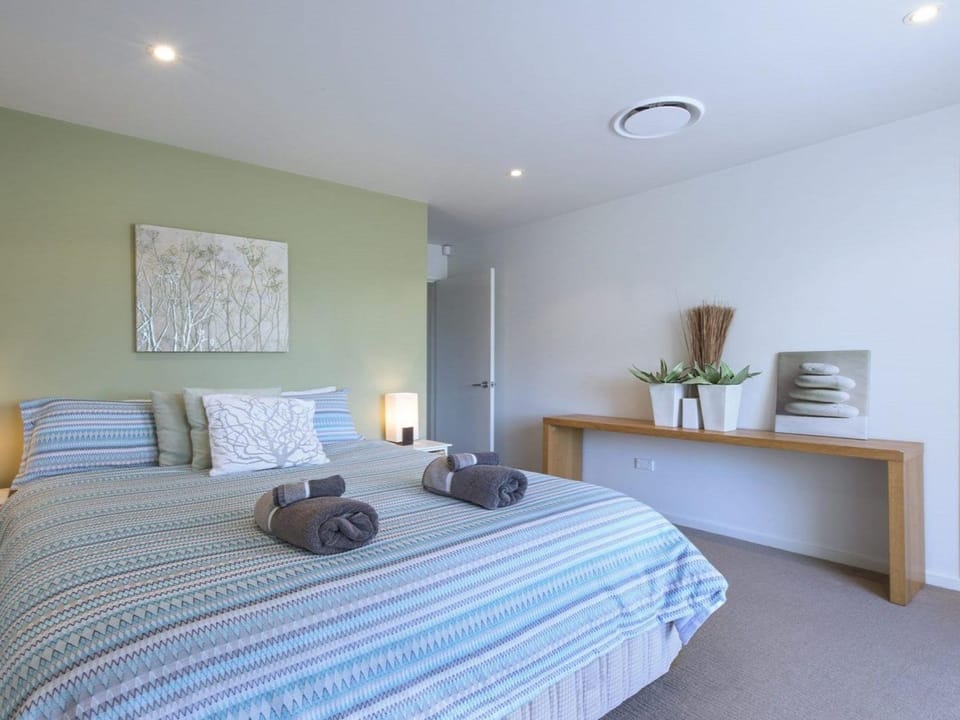 Isthmus on North Kiama Drive House in Kiama Downs