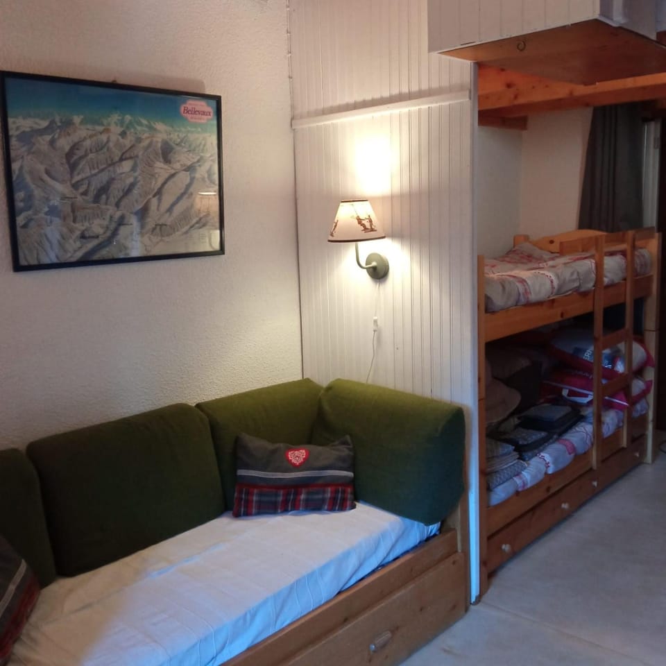 Bed, Living room, Bedroom, bunk bed