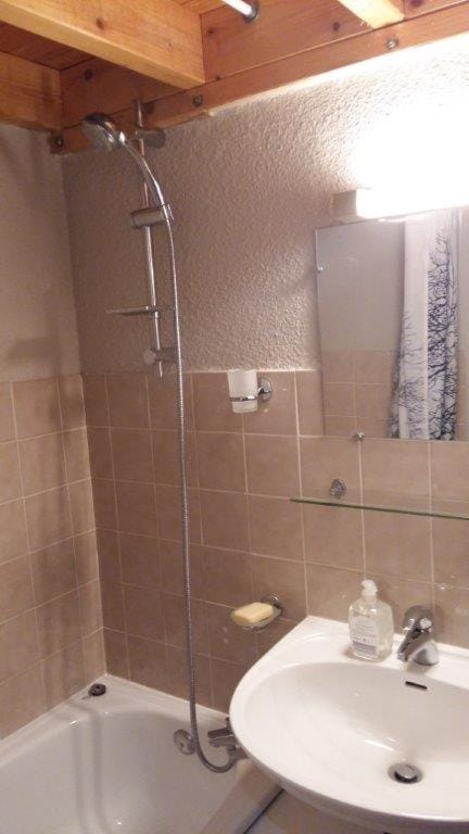 Shower, Bathroom, towels