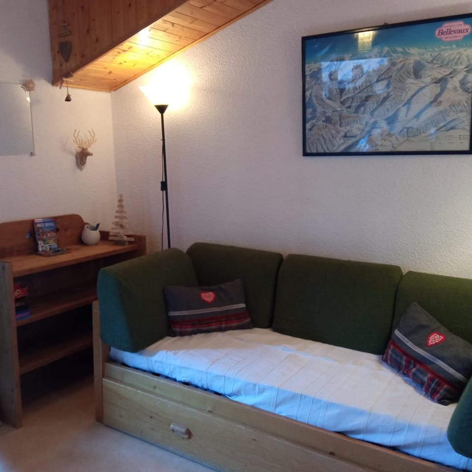Bed, Living room