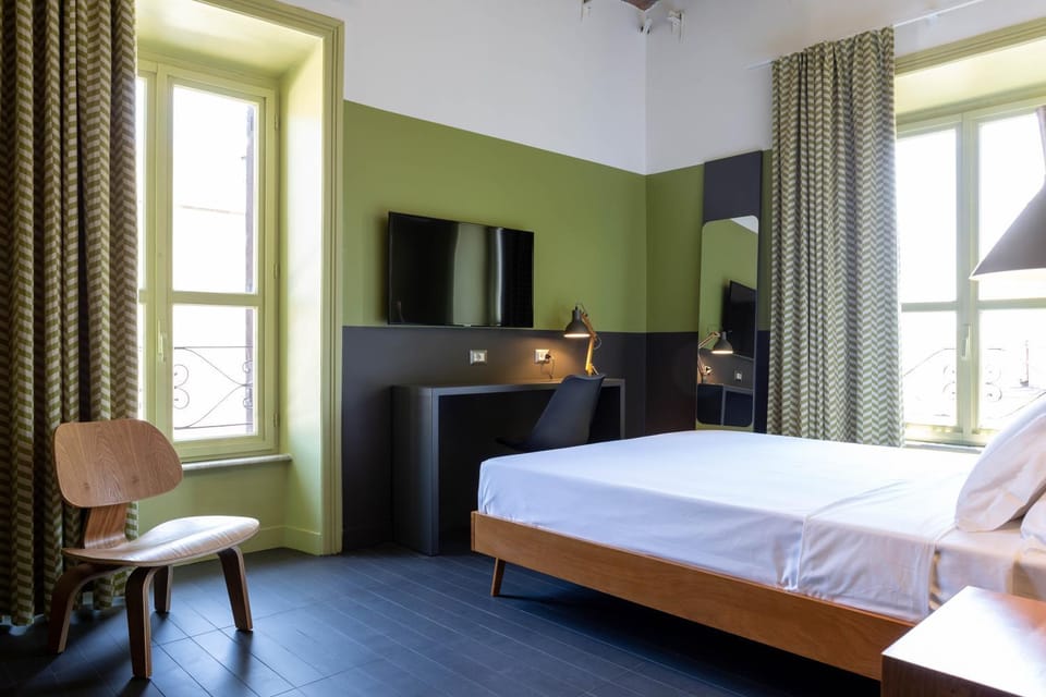 TV and multimedia, Photo of the whole room, Bedroom