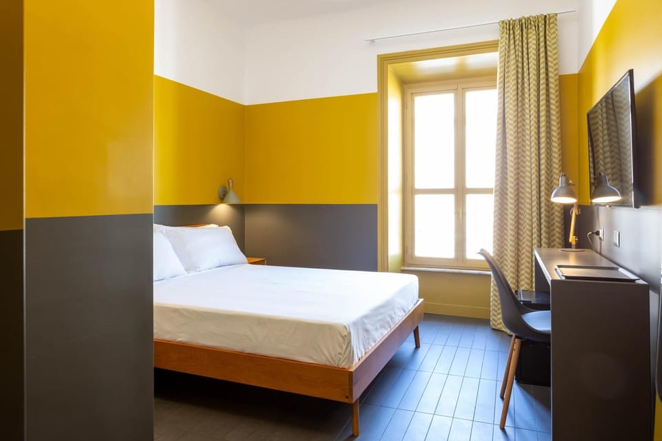 TV and multimedia, Photo of the whole room, Bedroom