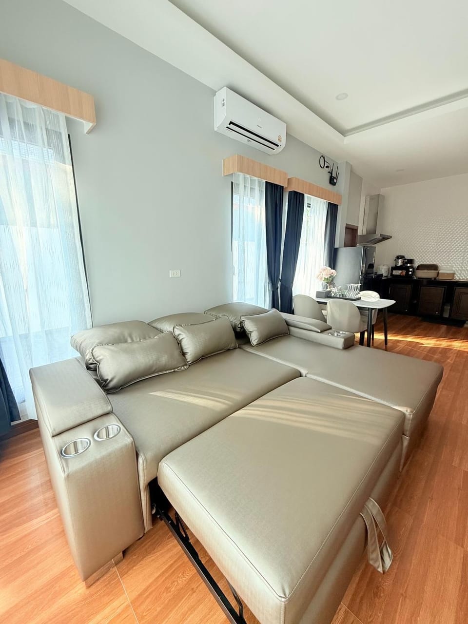 Living room, Seating area, air conditioner