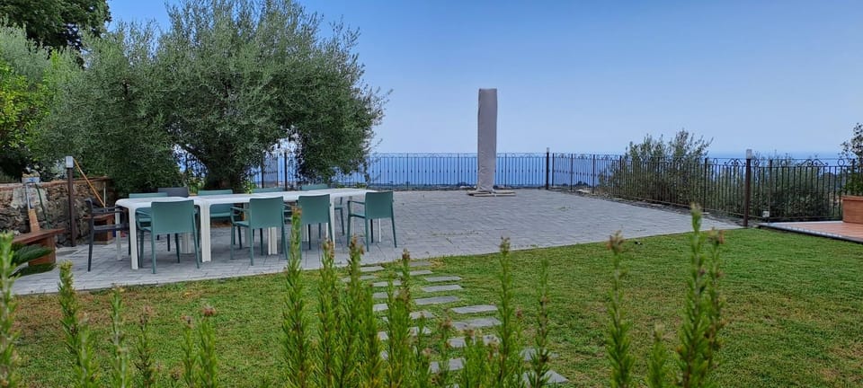 Restaurant/places to eat, Solarium, Balcony/Terrace, Breakfast, Inner courtyard view