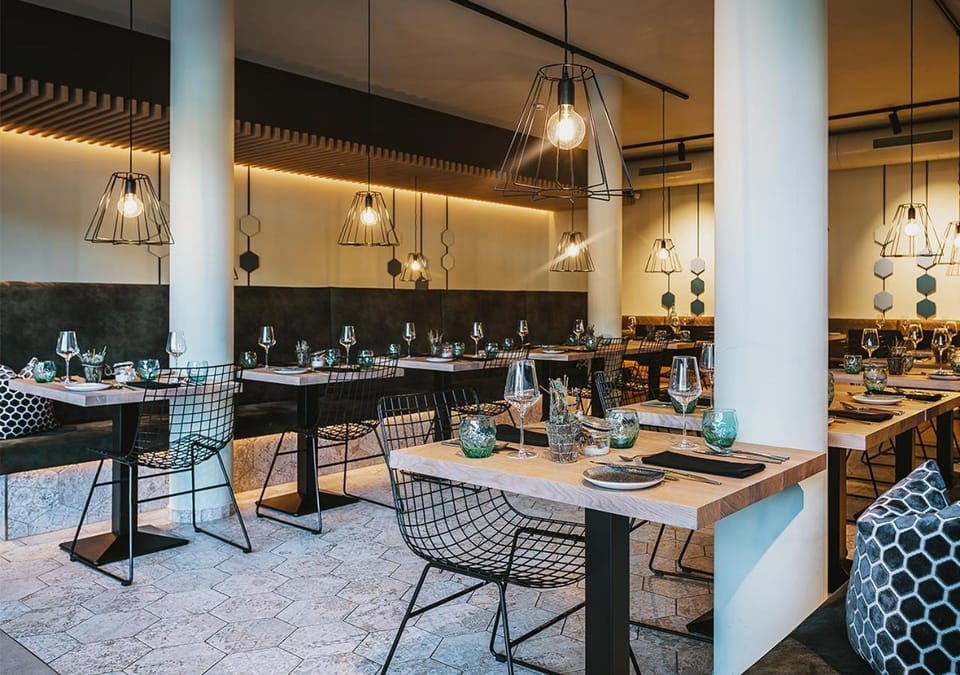 Restaurant/places to eat, Food and drinks, Seating area, Food, Breakfast