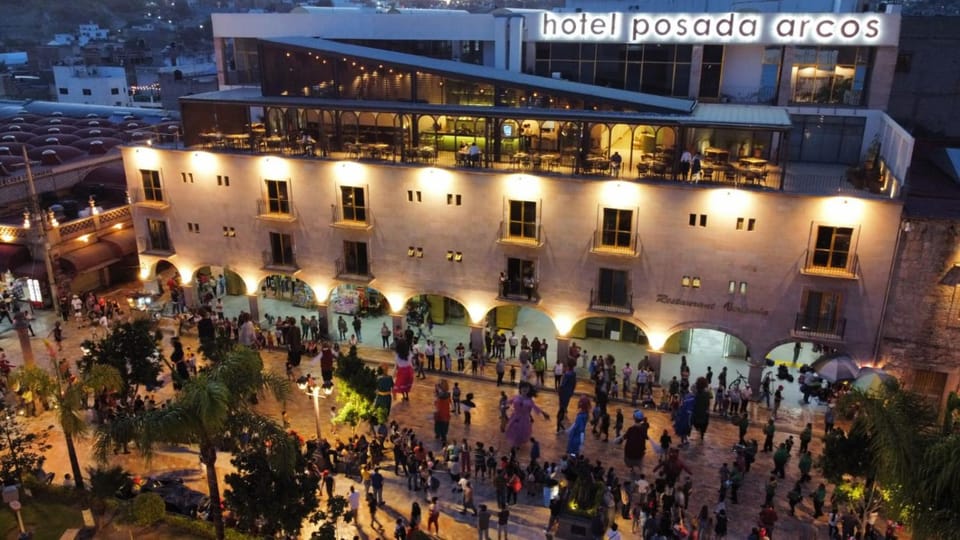 Restaurant/places to eat, Facade/entrance, Bird's eye view, Location