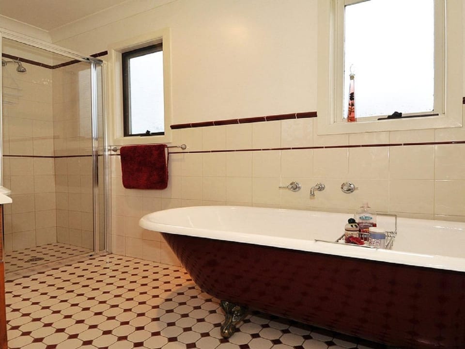 Plum Tree Cottage House in Bowral