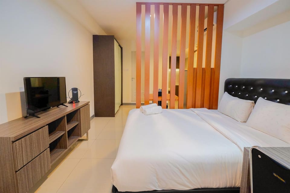 Bed, Living room, Bedroom