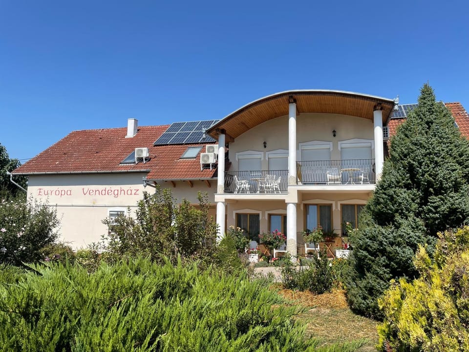 Property building, Day, Garden, Garden view