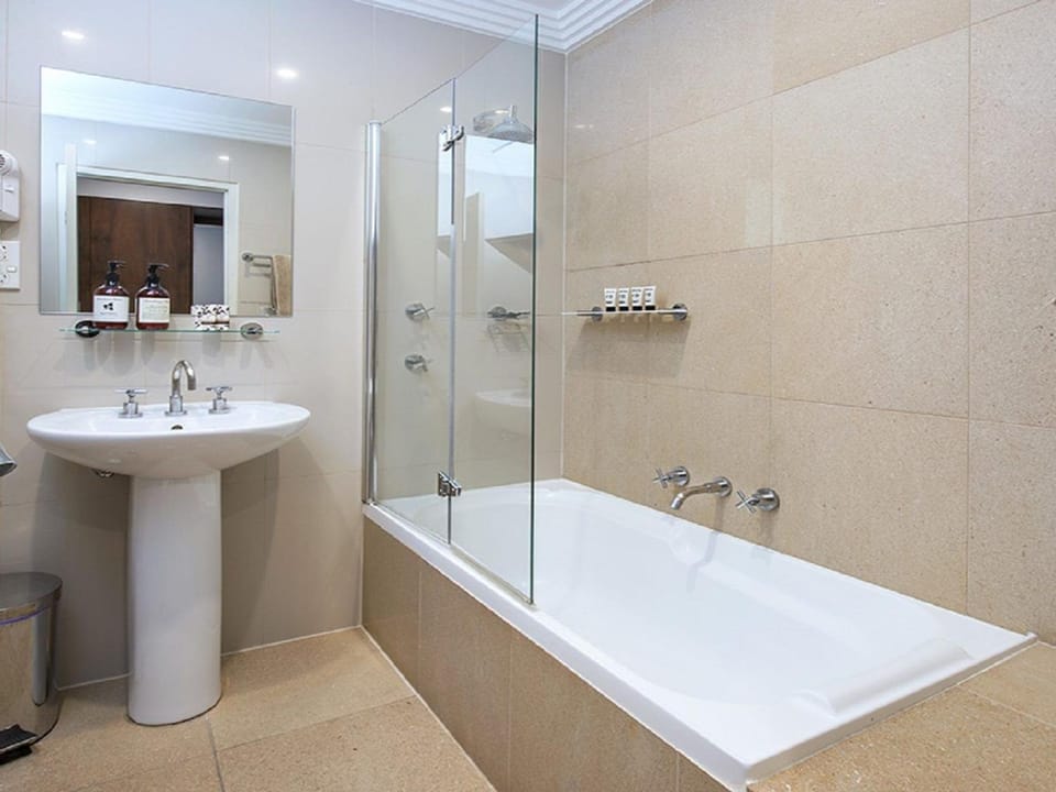 Shower, Bathroom, Bath, towels