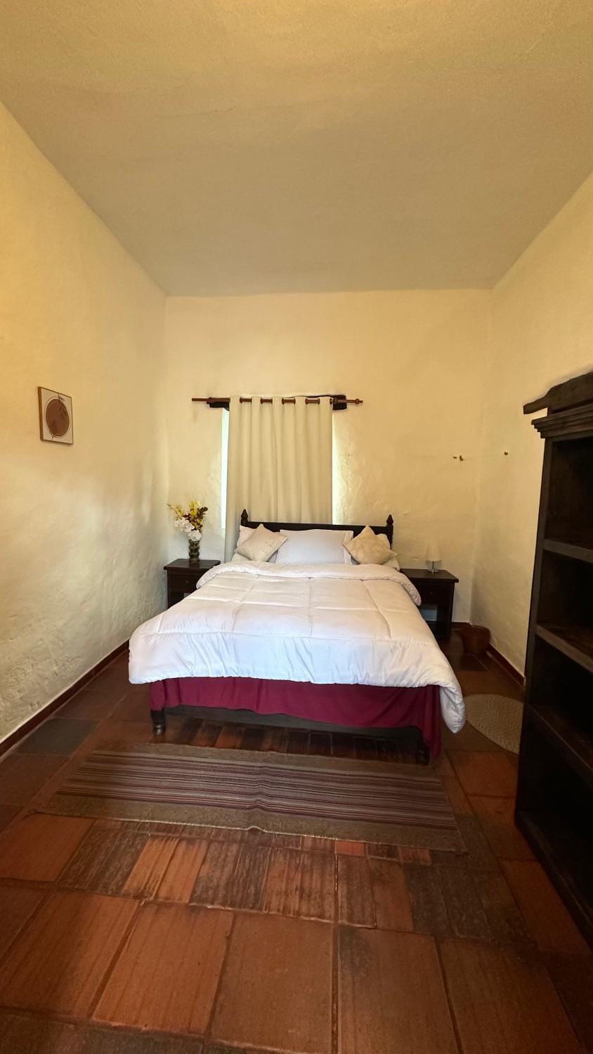 Photo of the whole room, Bedroom