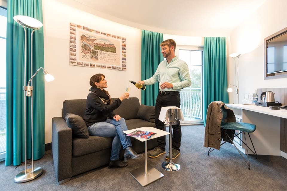 People, Coffee/tea facilities, Living room