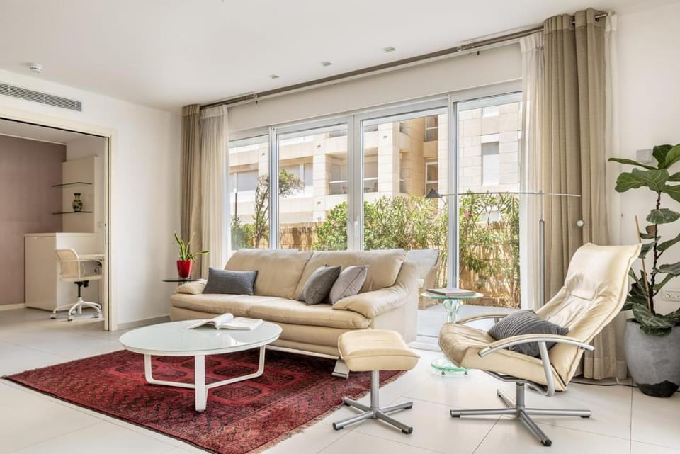 Garden Apartment Herzliya Marina. Pool & Gym Apartment in Herzliya