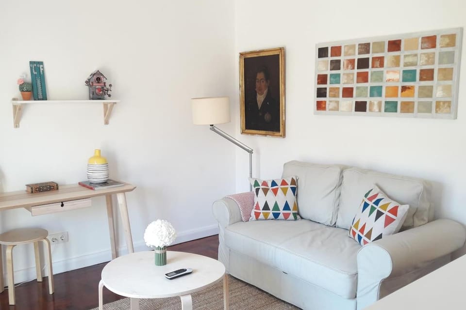 Modern Cosy Flat with Terrace in Campo de Ourique. Apartment in Lisbon