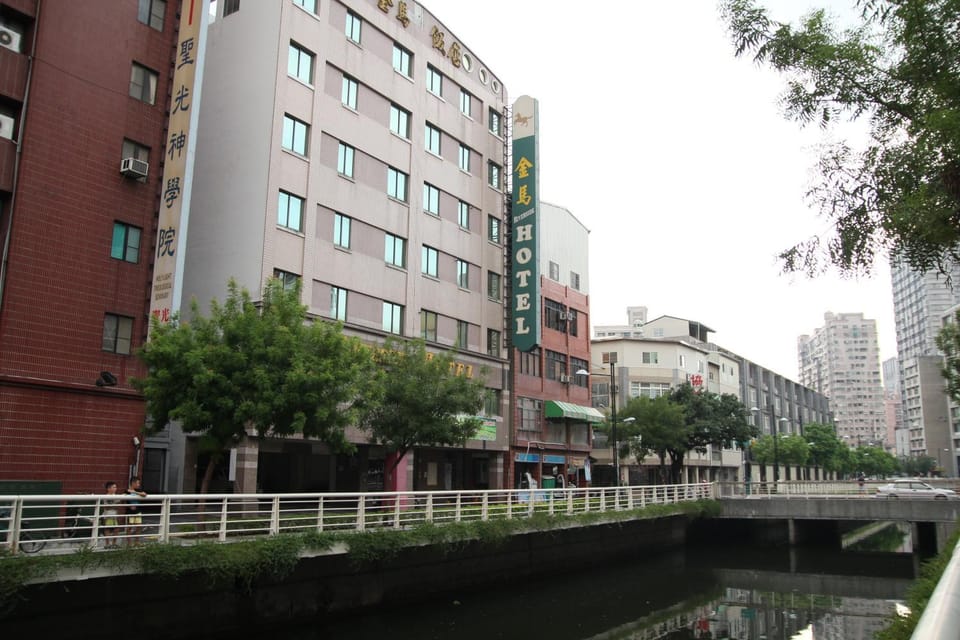 金馬大飯店 Riverside Hotel Hotel in Kaohsiung