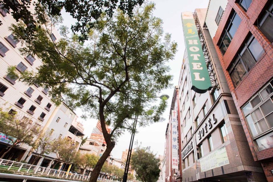 金馬大飯店 Riverside Hotel Hotel in Kaohsiung