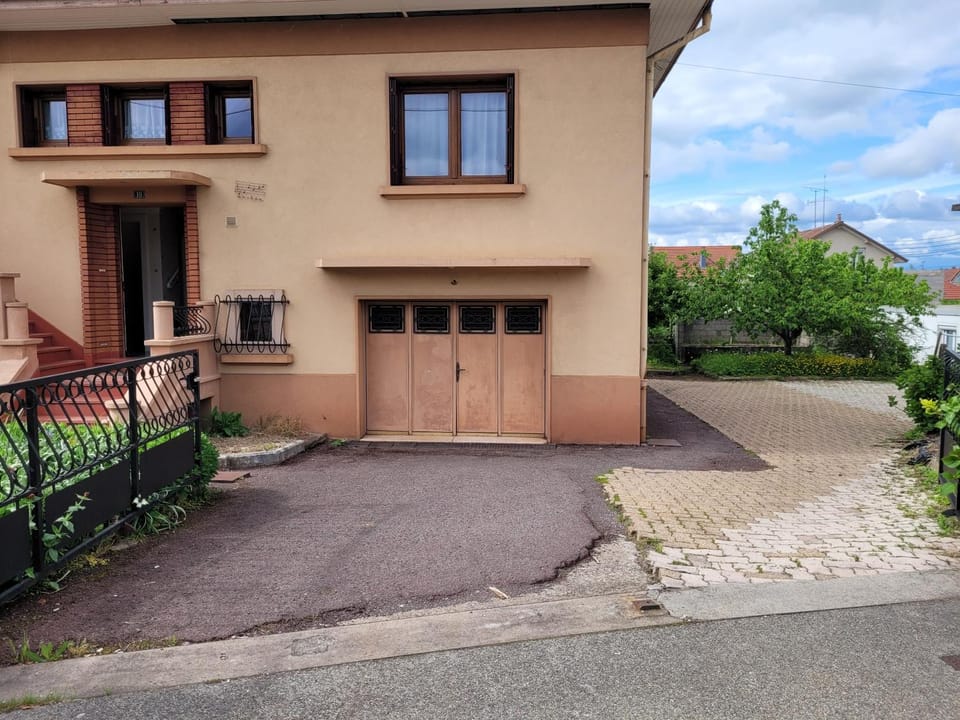 do mi si la do ré House in Bourgogne-Franche-Comté