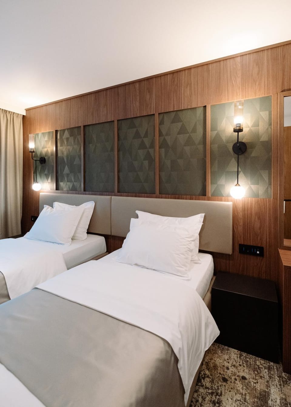 Bed, Photo of the whole room, Bedroom