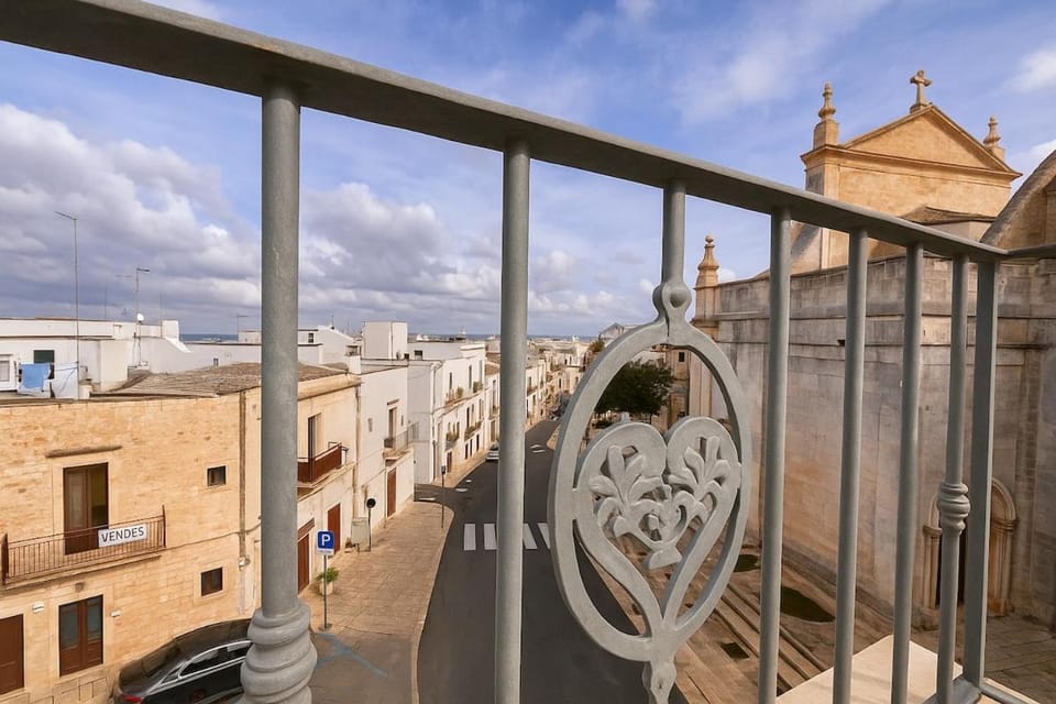 View (from property/room), Balcony/Terrace, City view