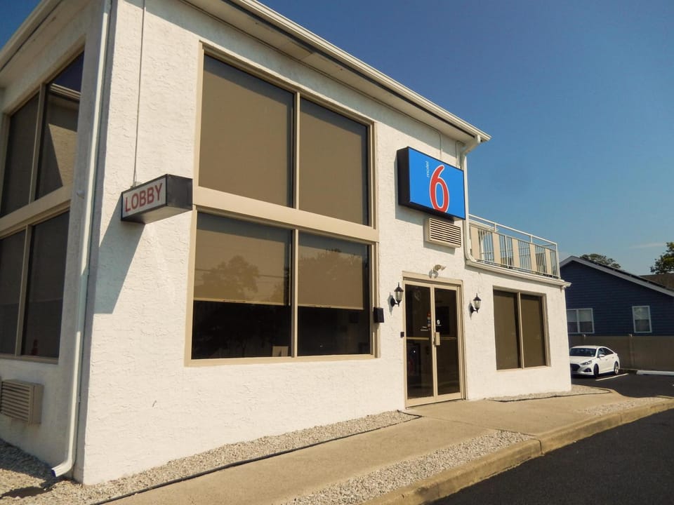 Property building, Facade/entrance, Property logo or sign