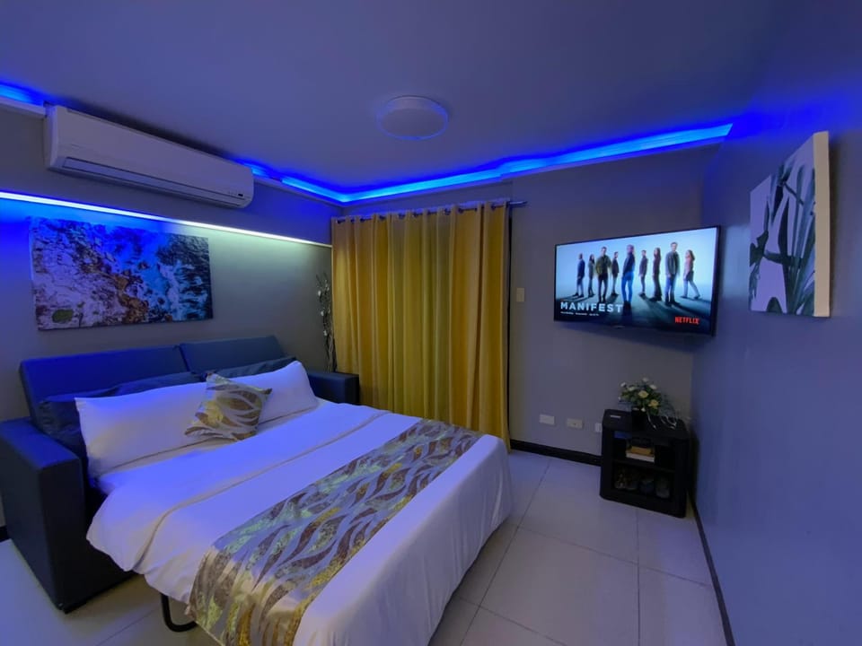 Bed, Living room