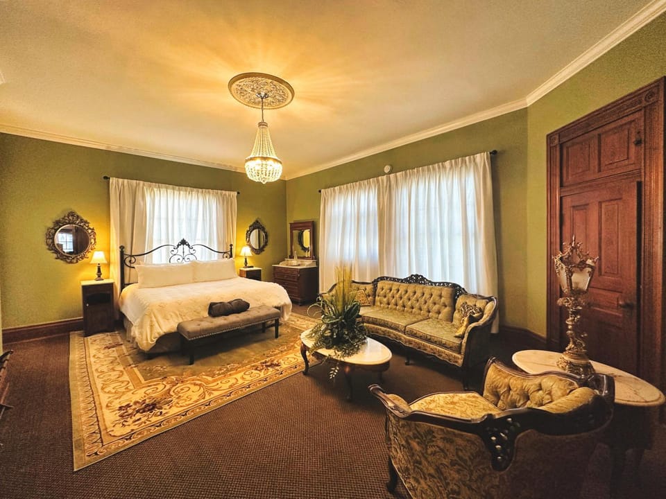 Photo of the whole room, Seating area, Bedroom
