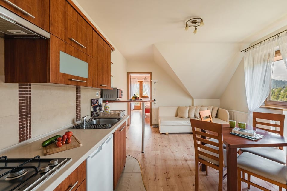 Kitchen or kitchenette, Living room, Seating area, Dining area