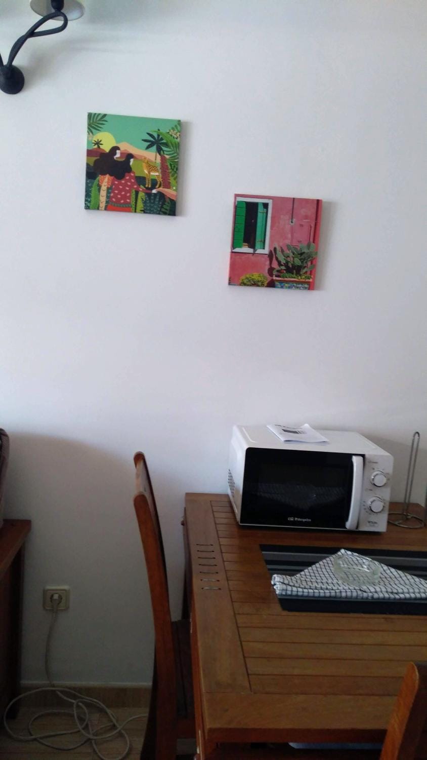 Dining area, microwave