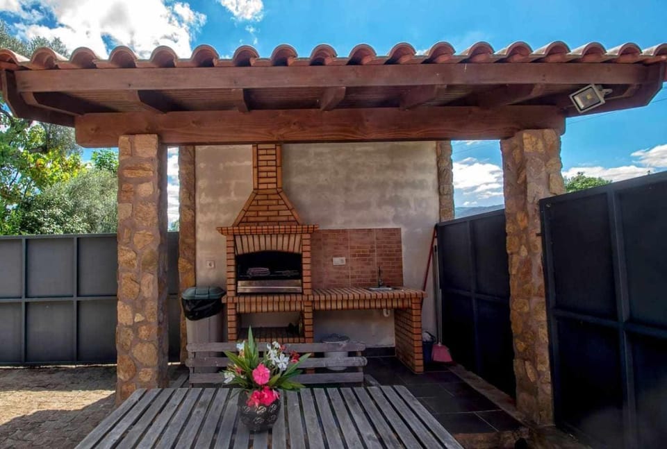 Casa das Vinhas (Camélias de Basto-Turismo Rural) House in Porto District