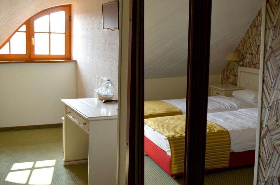 Bed, Photo of the whole room, Decorative detail