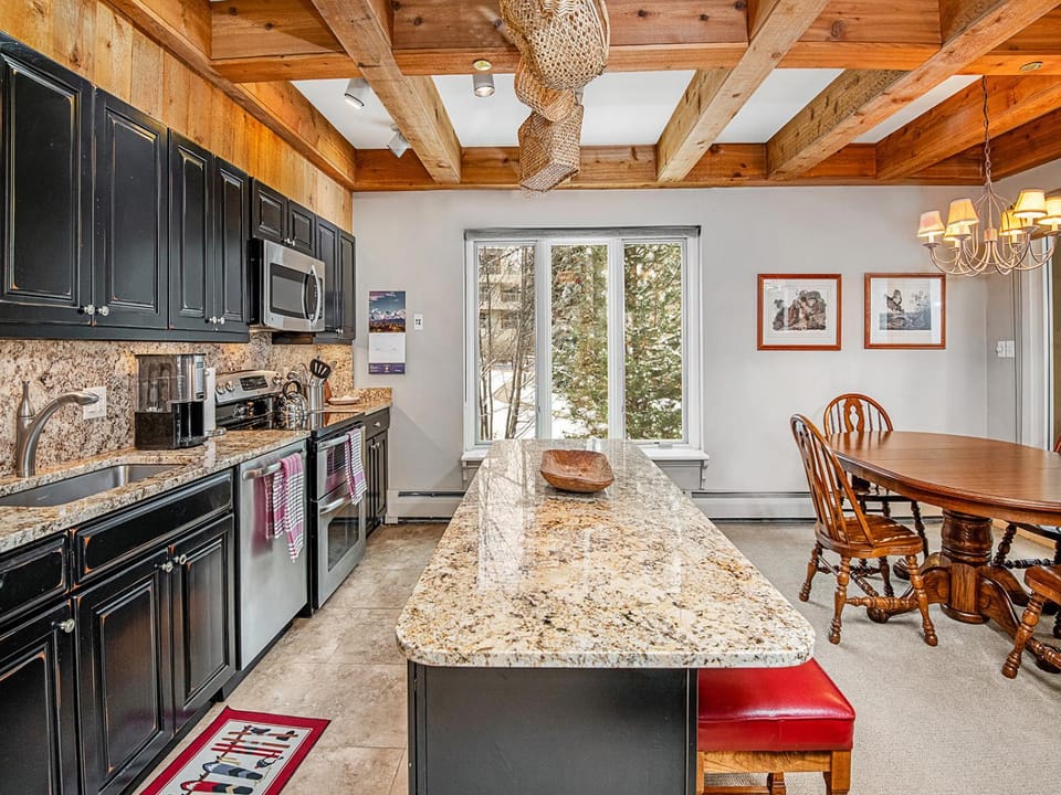 Tree Top Condo Apartment in Vail
