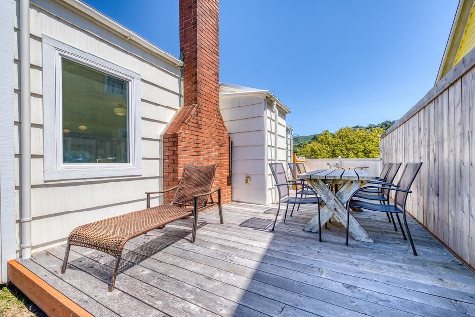 Halcyon House House in Rockaway Beach